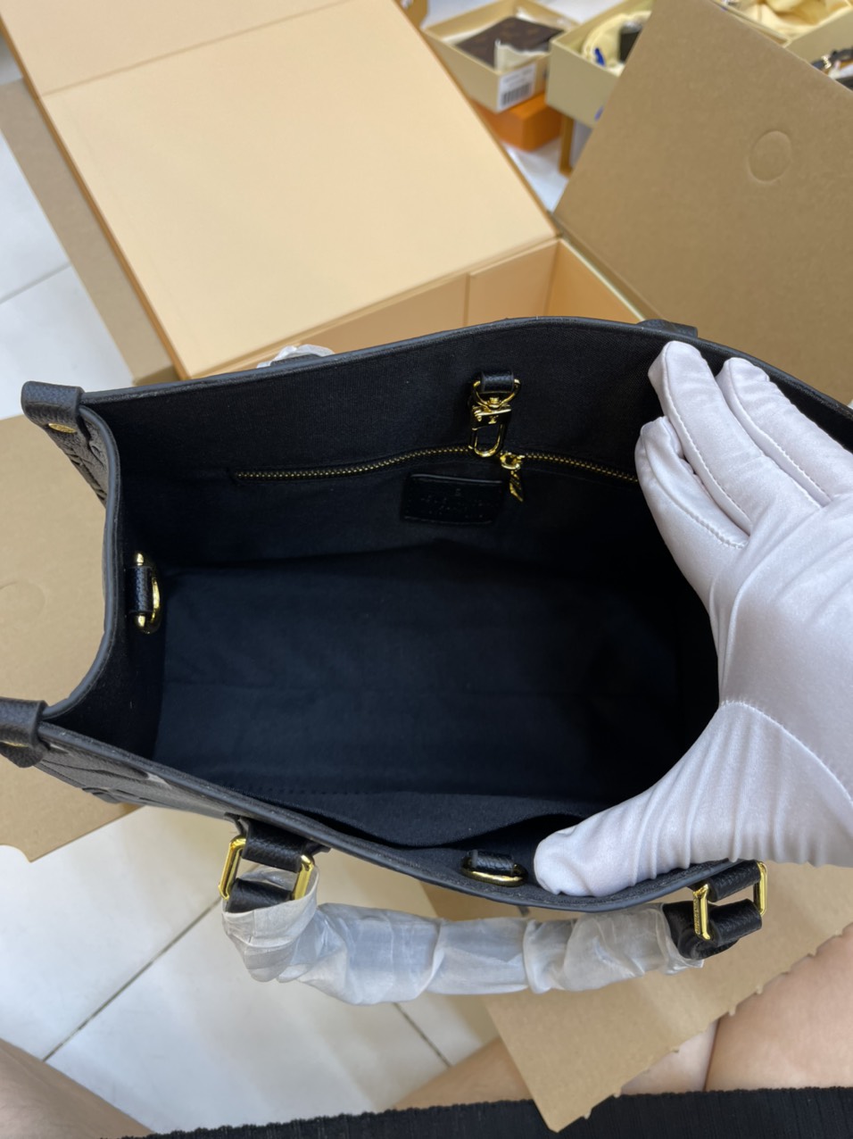 Túi Xách Super LV Tote Onthego Màu Đen 28cm